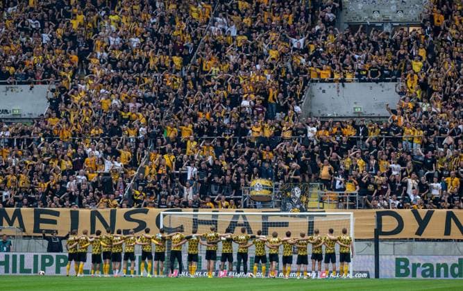 Fußball, Herren, Saison 2026 2027, Testspiel, Dynamo Dresden - 1. FC Union Berlin (2:1), Fans und Spieler von Dresden, 01.08. 2026, *** Soccer, Men s, 2026–2027 Season, Friendly Match, Dynamo Dresden 1, FC Union Berlin 2–1, Dresden fans and players, August 1, 2026, Copyright: xMatthiasxKochx