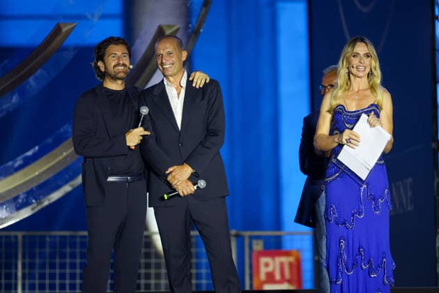 Piazza Plebiscito per la Festa del Centenario del Napoli - Napoli, Italia, 1 Agosto 2026 Alessandro Siani, Massimiliano Allegri e Serena Autieri (Foto Alessandro Garofalo LaPresse) Piazza Plebiscito for the Celebration for the Centenary of Napoli Naples, Italy, of August 1, 2026 Alessandro Siani, Massimiliano Allegri e Serena Autieri  Copyright: xAlessandroxGarofalo xLaPressex