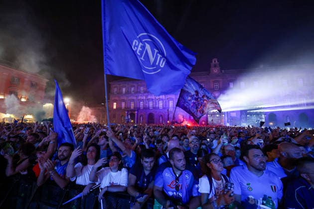 Tifosi in Piazza Plebiscito per la Festa del Centenario del Napoli - Napoli, Italia, 1 Agosto 2026 (Foto Alessandro Garofalo LaPresse) Fans in Piazza Plebiscito for the Celebration for the Centenary of Napoli Naples, Italy, of August 1, 2026  Copyright: xAlessandroxGarofalo xLaPressex