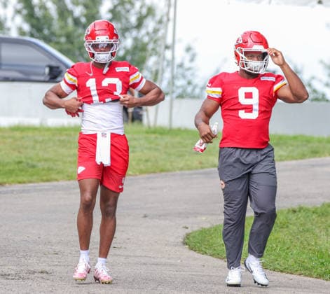 AUGUST 1, 2026: Kansas City Chiefs wide receiver Cyrus Allen and Kansas City Chiefs running back Kenneth Walker walks down the hill towards the field at Chiefs training camp in St. Joseph, MO. CSM St. Joseph United States - ZUMAc04_ 20260801_zma_c04_053 Copyright: xRomanxPunox