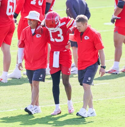AUGUST 1, 2026: Kansas City Chiefs wide receiver Cyrus Allen was helped up after an apparent injury during practice at Chiefs training camp in St. Joseph, MO. CSM St. Joseph United States - ZUMAc04_ 20260801_zma_c04_090 Copyright: xRomanxPunox