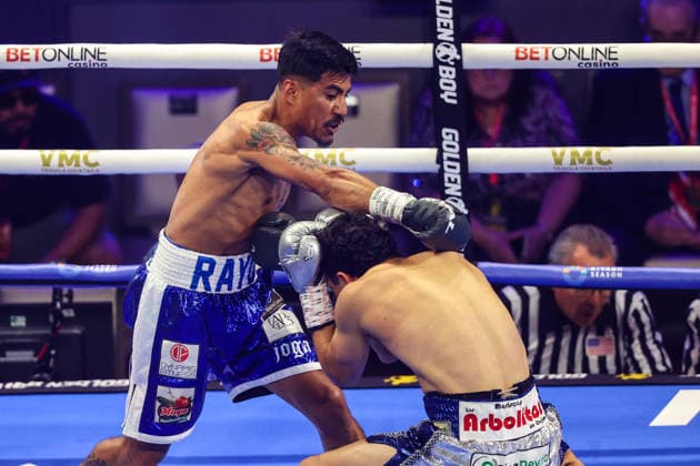 August 01, 2026: (L-R) Junior Lightweight Francisco Pedroza Portillo punches Gael Cabrera during the Roach Jr. vs Zepeda card inside The Theater at the Virgin Hotels on August 1, 2026 in Las Vegas, NV. CSM. Las Vegas United States of America - ZUMAc04_ 20260801_zma_c04_104 Copyright: xChristopherxTrimx