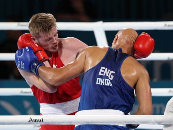 August 1, 2026, Glasgow, Scotland, Great Britain: ISAAC OKOH of England (blue) against CONNOR WILLIAMS of Wales (red) in the Boxing Men s Heavyweight 90kg Final of the Commonwealth Games Glasgow 2026 at the SEC Hall 5 in Glasgow, Scotland. Glasgow Great Britain - ZUMAc179 20260801_zep_c179_183 Copyright: xMickaelxChavetx