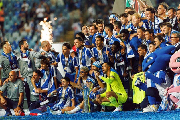 FC Porto seen celebrating with trophy after winning Supertaca Portugal 2026 game between teams of FC Porto and UD Torreense (Maciej Rogowski Ball Raw Images PT) Coimbra Estadio Cidade de Coimbra Portugal Copyright: xMaciejxRogowskix maciejrogowski_porto_torreense_2627_2596