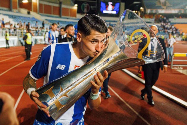 Borja Sainz seen celebrating with trophy after winning Supertaca Portugal 2026 game between teams of FC Porto and UD Torreense (Maciej Rogowski Ball Raw Images PT) Coimbra Estadio Cidade de Coimbra Portugal Copyright: xMaciejxRogowskix maciejrogowski_porto_torreense_2627_4062