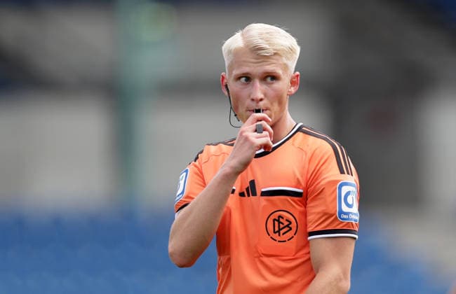 Schiedsrichter Luca Sambill Fussball, Herren, Saison 2026 2027 2.BL, Eintracht Stadion, Eintracht Braunschweig gegen RAAL La Louviere, Saisonvorbereitung, Testspiel, 0-0 DFL REGULATIONS PROHIBIT ANY USE OF PHOTOGRAPHS AS IMAGE SEQUENCES AND OR QUASI-VIDEO. *** Referee Luca Sambill, Men s Soccer, 2026–2027 Season, 2nd Division, Eintracht Stadium, Eintracht Braunschweig vs. RAAL La Louvière, preseason, friendly match, 0–0. DFL regulations prohibit any use of photographs as image sequences and or quasi-video.