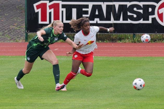 01.08.2026, xgrfx, Fussball Testspiel Frauen , RB Leipzig - VfL Wolfsburg v.l. Camilla Küver (VfL Wolfsburg), Delice Boboy (RB Leipzig) (DFL DFB REGULATIONS PROHIBIT ANY USE OF PHOTOGRAPHS as IMAGE SEQUENCES and or QUASI-VIDEO) Leipzig *** August 1, 2026, xgrfx, Women s Soccer Friendly Match, RB Leipzig vs. VfL Wolfsburg, featuring Camilla Küver (VfL Wolfsburg) and Delice Boboy (RB Leipzig). DFL and DFB regulations prohibit any use of photographs as image sequences and or quasi-video. Leipzig