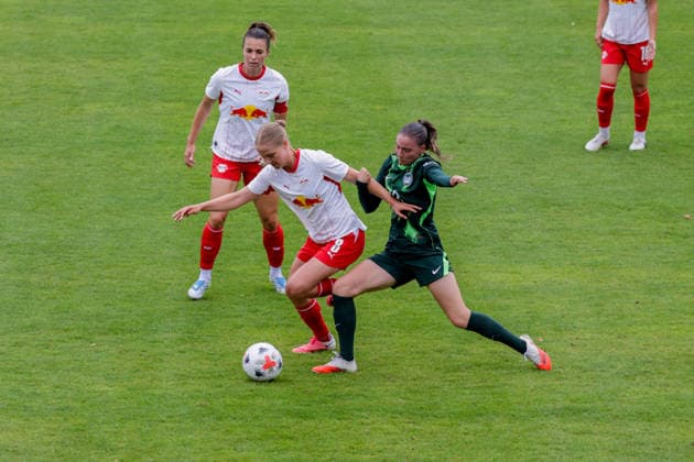 01.08.2026, xgrfx, Fussball Testspiel Frauen , RB Leipzig - VfL Wolfsburg v.l. Emilia Kiaer Asgeirsdottir (RB Leipzig), Smilla Vallotto (VfL Wolfsburg) (DFL DFB REGULATIONS PROHIBIT ANY USE OF PHOTOGRAPHS as IMAGE SEQUENCES and or QUASI-VIDEO) Leipzig *** August 1, 2026, xgrfx, Women s Soccer Friendly, RB Leipzig vs. VfL Wolfsburg, Emilia Kiaer Asgeirsdottir (RB Leipzig), Smilla Vallotto, VfL Wolfsburg. DFL and DFB regulations prohibit any use of photographs as image sequences and or quasi-video. Leipzig