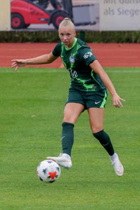01.08.2026, xgrfx, Fussball Testspiel Frauen , RB Leipzig - VfL Wolfsburg v.l. Ella Peddemors (VfL Wolfsburg) (DFL DFB REGULATIONS PROHIBIT ANY USE OF PHOTOGRAPHS as IMAGE SEQUENCES and or QUASI-VIDEO) Leipzig *** August 1, 2026, xgrfx, Women s Soccer Friendly Match, RB Leipzig vs. VfL Wolfsburg, featuring Ella Peddemor of VfL Wolfsburg. DFL and DFB regulations prohibit any use of photographs as image sequences and or quasi-video. Leipzig