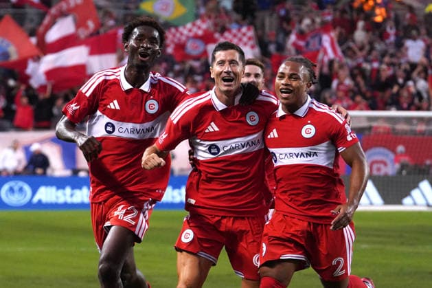 Robert Lewandowski (C) Dje Davilla (L) and Leonardo Barroso of Chicago celebrate a goal during a MLS, Fussball Herren, USA match between Chicago Fire and Charlotte FC at the Soldier Field stadium in Chicago, United States, 01 August 2026. MLS: Chicago Fire vs Charlotte FC !ACHTUNG: NUR REDAKTIONELLE NUTZUNG!  Copyright: xKennethxFernándezx AMDEP9956 20260802-55021053963_1