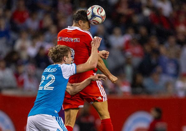 Football - Major League Soccer - Chicago Fire FC v Charlotte FC CHICAGO, USA - Saturday, August 1, 2026: Chicago Fire s Robert Lewandowski challenges for a header with Charlotte s Henry Kesslerr (L) during a Major League Soccer match between Chicago Fire FC and Charlotte FC at Soldier Field. (Photo by David Rawcliffe Propaganda) CHICAGO Soldier Field ILLINOIS UNITED STATES OF AMERICA  Copyright: xDavidxRawcliffex P2026-08-01-Chicago_Fire_Charlotte-26