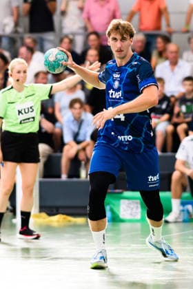Altbach: HBL - 26 27 - SG BBM Bietigheim - Eulen Ludwigshafen Phileas Daniel (Ludwigshafen) Altbach Baden-Württemberg Deutschland *** Altbach HBL 26 27 SG BBM Bietigheim Eulen Ludwigshafen Phileas Daniel Ludwigshafen Altbach Baden-Württemberg Germany