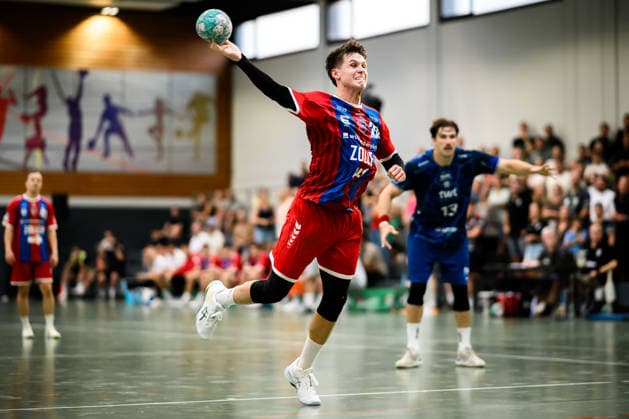 Altbach: HBL - 26 27 - SG BBM Bietigheim - Eulen Ludwigshafen Maxim Orlov (Bietigheim) Altbach Baden-Württemberg Deutschland *** Altbach HBL 26 27 SG BBM Bietigheim Eulen Ludwigshafen Maxim Orlov Bietigheim Altbach Baden-Württemberg Germany
