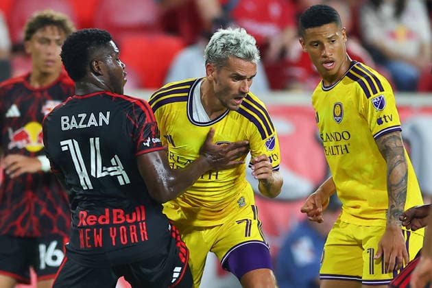 HARRISON, NJ - AUGUST 01: Antione Griezmann 7 of the Orlando City SC is fouled by Julian Bazan 14 of the Red Bull New York during the first half of the game on August 1, 2026 at Sports Illustrated Stadium in Harrison, New Jersey. (Photo by Rich Graessle Icon Sportswire) SOCCER: AUG 01 MLS, Fussball Herren, USA Red Bull New York vs Orlando City EDITORIAL USE ONLY Icon26080129705