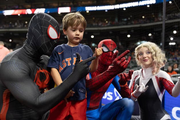 August 1, 2026, Houston, Texas, USA: Entertainers dressed as Spider-Man pose with a fan prior to a Major League Baseball game between the Texas Rangers and the Houston Astros, August 1, 2026, at Daikin Park in Houston, Texas. Houston USA - ZUMAg287 20260801_zsp_g287_002 Copyright: xMatthewxGuzmanx