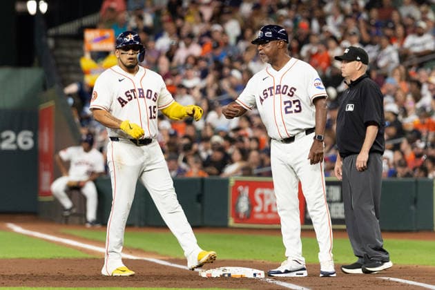 August 1, 2026, Houston, Texas, USA: Houston Astros third baseman ISAAC PAREDES (15) walks onto first base after hitting a single at the bottom of the first inning during a Major League Baseball game between the Texas Rangers and the Houston Astros, August 1, 2026, at Daikin Park in Houston, Texas. Houston USA - ZUMAg287 20260801_zsp_g287_003 Copyright: xMatthewxGuzmanx