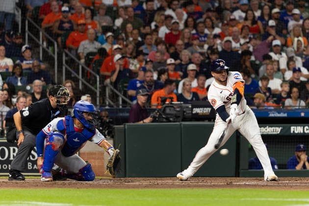 August 1, 2026, Houston, Texas, USA: Houston Astros catcher YAINER DIAZ (21) swings for the ball in the bottom of the second inning during a Major League Baseball game between the Texas Rangers and the Houston Astros, August 1, 2026, at Daikin Park in Houston, Texas. Houston USA - ZUMAg287 20260801_zsp_g287_007 Copyright: xMatthewxGuzmanx