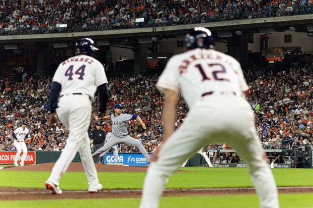 August 1, 2026, Houston, Texas, USA: Texas Rangers pitcher JACOB DEGROM (48) pitches the ball in the bottom of the third inning of a Major League Baseball game between the Texas Rangers and the Houston Astros, August 1, 2026, at Daikin Park in Houston, Texas. Houston USA - ZUMAg287 20260801_zsp_g287_020 Copyright: xMatthewxGuzmanx