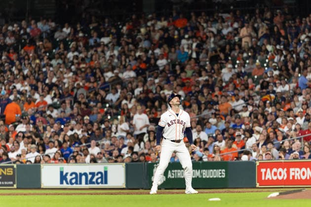 August 1, 2026, Houston, Texas, USA: Houston Astros first baseman CHRISTIAN WALKER (8) watches a foul ball in the bottom of the third inning of a Major League Baseball game between the Texas Rangers and the Houston Astros, August 1, 2026, at Daikin Park in Houston, Texas. Houston USA - ZUMAg287 20260801_zsp_g287_022 Copyright: xMatthewxGuzmanx