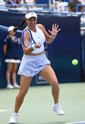 WASHINGTON, DC - AUGUST 01: Jessica Pegula of the United States returns a shot in the Women s Singles Semifinal match against Diana Shnaider of Russia on day 6 of the Mubadala Citi DC Open 2026 at William H.G. FitzGerald Tennis Center on August 1, 2026 in Washington, DC.  Copyright: xChinaxNewsxServicex 111657691089