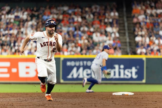 August 1, 2026, Houston, Texas, USA: Houston Astros second baseman JOSE ALTUVE (27) runs to third base after a hit made by Houston Astros right field CAM SMITH (11) in the bottom of the third inning of a Major League Baseball game between the Texas Rangers and the Houston Astros, August 1, 2026, at Daikin Park in Houston, Texas. Houston USA - ZUMAg287 20260801_zsp_g287_046 Copyright: xMatthewxGuzmanx