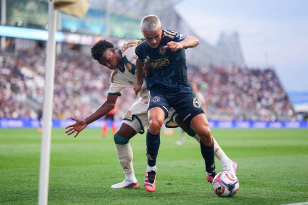 August 01, 2026: Philadelphia Union Midfielder Cavan Sullivan (6) and Atlanta United Defender Matt Edwards (47) battle for the ball during the first half of an MLS, Fussball Herren, USA match at Subaru Park in Chester, Pennsylvania. CSM Chester United States of America - ZUMAc04_ 20260801_zma_c04_232 Copyright: xKylexRoddenx