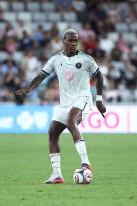 MIAMI, FL - AUGUST 01: Inter Miami CF defense Fricio Caicedo (15) controls the ball in he second half during the game between the Columbus Crew and Inter Miami on Saturday, Agust 1, 2026 at Nu Stadium in Miami, FL (Photo by Peter Joneleit Icon Sportswire) SOCCER: AUG 01 MLS, Fussball Herren, USA Inter Miami CF vs Columbus Crew EDITORIAL USE ONLY Icon260801019