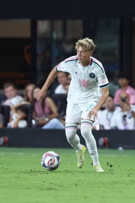 MIAMI, FL - AUGUST 01: Inter Miami CF midfield Preston Plambeck (59) controls the ball in the second half during the game between the Columbus Crew and Inter Miami on Saturday, Agust 1, 2026 at Nu Stadium in Miami, FL (Photo by Peter Joneleit Icon Sportswire) SOCCER: AUG 01 MLS, Fussball Herren, USA Inter Miami CF vs Columbus Crew EDITORIAL USE ONLY Icon260801043