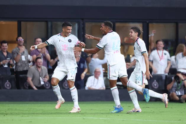 MIAMI, FL - AUGUST 01: Inter Miami CF offense Luis Suarez (9) celebrates after his goal in the first half during the game between the Columbus Crew and Inter Miami on Saturday, Agust 1, 2026 at Nu Stadium in Miami, FL (Photo by Peter Joneleit Icon Sportswire) SOCCER: AUG 01 MLS, Fussball Herren, USA Inter Miami CF vs Columbus Crew EDITORIAL USE ONLY Icon260801046