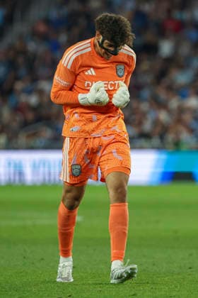 August 1, 2026, St. Paul, Minnesota, United States: San Diego FC goalkeeper CJ DOS SANTOS (1) reacts to his team receiving a penalty shot. Minnesota United hosted San Diego August 1st. The teams faced off at Allianz Field in St. Paul, Minnesota. The teams drew 1-1. St. Paul United States - ZUMAt166 20260801_zsp_t166_011 Copyright: xMichaelxTurnerx