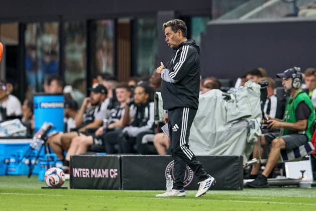 August 1, 2026, Miami, Florida, USA: Head Coach GUILLERMO HOYOS of Inter Miami CF looks on during a MLS, Fussball Herren, USA game between Inter Miami CF and Columbus Crew Miami USA - ZUMAa257 20260801_zsp_a257_004 Copyright: xChrisxArjoonx