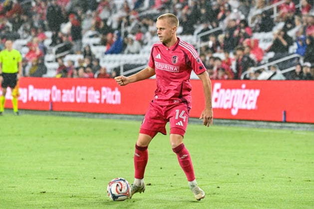ST. LOUIS, MO - AUGUST 01: Tomas Totland (14) of the St. Louis CITY SC controls the ball during the MLS, Fussball Herren, USA regular season match where St. Louis CITY SC hosted Real Salt Lake on Saturday August 1st, 2026, at Energizer Park in St. Louis City, MO. (Photo by Rick Ulreich Icon Sportswire) SOCCER: AUG 01 MLS St. Louis CITY SC vs Real Salt Lake EDITORIAL USE ONLY Icon26080123