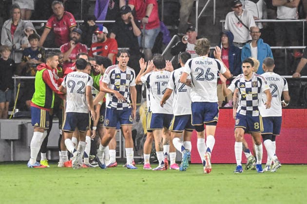 ST. LOUIS, MO - AUGUST 01: Real Salt Lake players celebrate scoring the first goal of the game during the MLS, Fussball Herren, USA regular season match where St. Louis CITY SC hosted Real Salt Lake on Saturday August 1st, 2026, at Energizer Park in St. Louis City, MO. (Photo by Rick Ulreich Icon Sportswire) SOCCER: AUG 01 MLS St. Louis CITY SC vs Real Salt Lake EDITORIAL USE ONLY Icon26080133
