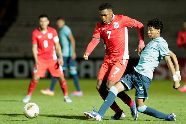 Concacaf Under-20 Championship - Honduras vs Panama Kevin Perez (R) of Honduras vies for the ball with Moises Richards of Panama during a Concacaf U-20 Championship match at the Universitario Stadium in Puebla, Mexico, 01 August 2026. Puebla Mexico  Copyright: xHildaxRíosx
