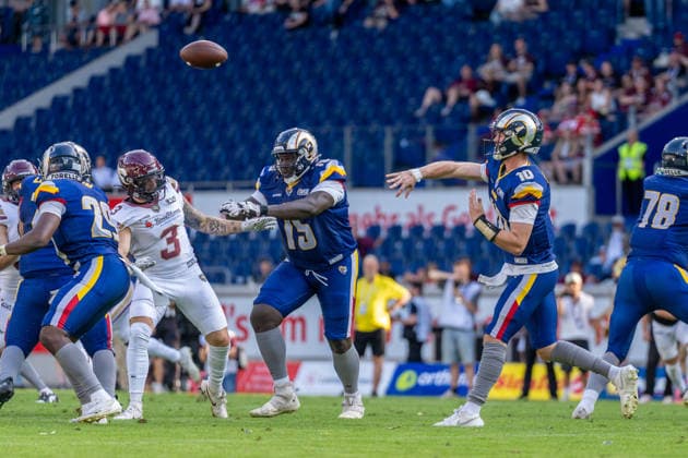 Passspiel von Seth Morgan (Alpine Rams, 10), GER Rhein Fire vs. Alpine Rams, American Football, AFLE, Saison 2026, 01.08.2026 GER Rhein Fire vs. Alpine Rams, American Football, AFLE, Saison 2026, 01.08.2026 Duisburg *** Pass by Seth Morgan, Alpine Rams, 10, GER Rhein Fire vs. Alpine Rams, American Football, AFLE, 2026 Season, August 1, 2026 GER Rhein Fire vs. Alpine Rams, American Football, AFLE, 2026 Season, August 1, 2026, Duisburg Copyright: xEibner-Pressefoto FabianxFriesex EP_FFE