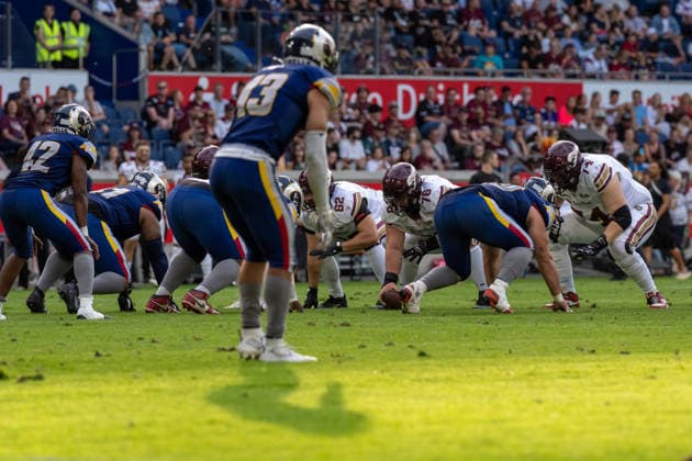 Lukas Jakobi (Rhein Fire, 76) vor dem naechsten Spielzug, GER Rhein Fire vs. Alpine Rams, American Football, AFLE, Saison 2026, 01.08.2026 GER Rhein Fire vs. Alpine Rams, American Football, AFLE, Saison 2026, 01.08.2026 Duisburg *** Lukas Jakobi Rhein Fire, 76 before the next play, GER Rhein Fire vs. Alpine Rams, American Football, AFLE, 2026 Season, August 1, 2026 GER Rhein Fire vs. Alpine Rams, American Football, AFLE, 2026 Season, August 1, 2026, Duisburg Copyright: xEibner-Pressefoto FabianxFriesex EP_FFE