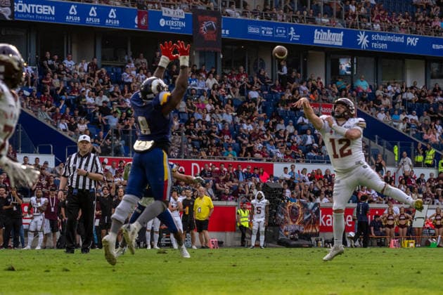 Tom Wolf (Rhein Fire, 12) passspiel, GER Rhein Fire vs. Alpine Rams, American Football, AFLE, Saison 2026, 01.08.2026 GER Rhein Fire vs. Alpine Rams, American Football, AFLE, Saison 2026, 01.08.2026 Duisburg *** Tom Wolf Rhein Fire, 12 passing plays, GER Rhein Fire vs. Alpine Rams, American football, AFLE, 2026 season, August 1, 2026 GER Rhein Fire vs. Alpine Rams, American football, AFLE, 2026 season, August 1, 2026, Duisburg Copyright: xEibner-Pressefoto FabianxFriesex EP_FFE