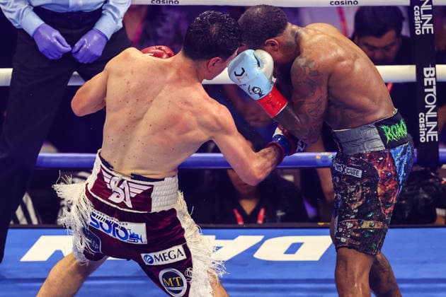 August 01, 2026: (L-R) William Zepeda punches Lamont Roach Jr. during their WBC Lightweight title fight inside The Theater at the Virgin Hotels on August 1, 2026 in Las Vegas, NV. CSM. Las Vegas United States of America - ZUMAc04_ 20260801_zma_c04_299 Copyright: xChristopherxTrimx