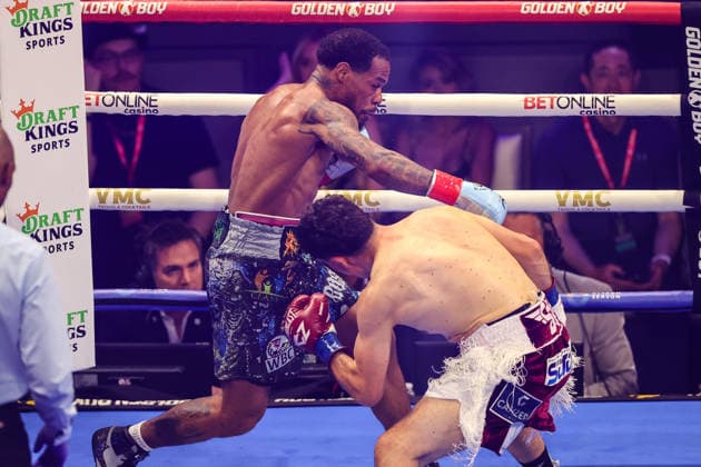 August 01, 2026: (L-R) Lamont Roach Jr. punches William Zepeda during their WBC Lightweight title fight inside The Theater at the Virgin Hotels on August 1, 2026 in Las Vegas, NV. CSM. Las Vegas United States of America - ZUMAc04_ 20260801_zma_c04_281 Copyright: xChristopherxTrimx