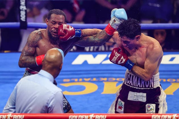 August 01, 2026: (L-R) Lamont Roach Jr. and William Zepeda exchange punches during their WBC Lightweight title fight inside The Theater at the Virgin Hotels on August 1, 2026 in Las Vegas, NV. CSM. Las Vegas United States of America - ZUMAc04_ 20260801_zma_c04_277 Copyright: xChristopherxTrimx
