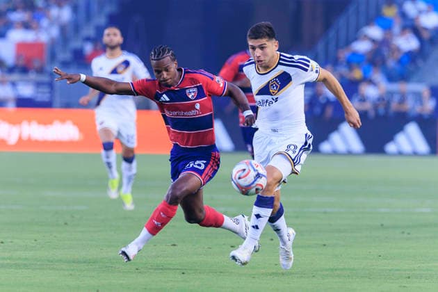 August 1, 2026, Carson, California, USA: Lucas Sanabria 8 of the LA Galaxy takes the ball up the center as Kaick 55 of FC Dallas defends during their regular season MLS, Fussball Herren, USA game on Saturday August 1, 2026 at the Dignity Health Sports Park Stadium in Carson, California. LA Galaxy tie with FC Dallas, 0-0. ARIANA RUIZ PI Carson USA - ZUMAp124 20260801_zaa_p124_006 Copyright: xArianaxRuizx