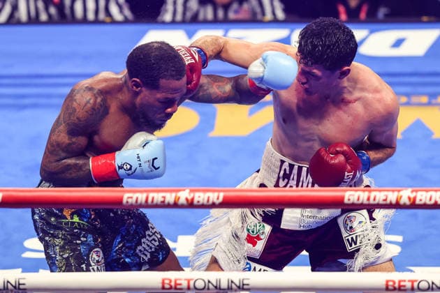 August 01, 2026: (L-R) Lamont Roach Jr. and William Zepeda exchange punches during their WBC Lightweight title fight inside The Theater at the Virgin Hotels on August 1, 2026 in Las Vegas, NV. CSM. Las Vegas United States of America - ZUMAc04_ 20260801_zma_c04_259 Copyright: xChristopherxTrimx