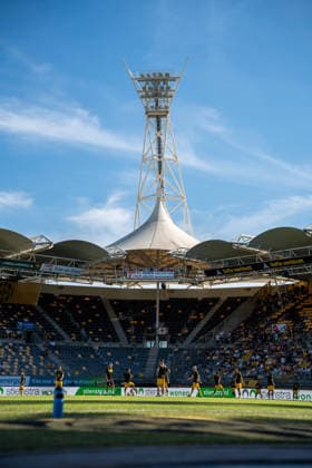 Flutlichtmast im Parkstad Limburg Stadion Roda Kerkrade vs. Alemannia Aachen, Fussball, Internationales Testspiel, Saison 2026 2027, 01.08.2026 Roda Kerkrade vs. Alemannia Aachen, Fussball, Internationales Testspiel, Saison 2026 2027, 01.08.2026 Kerkrade *** Floodlight tower at Parkstad Limburg Stadium: Roda Kerkrade vs. Alemannia Aachen, Soccer, International Friendly, 2026–2027 Season, August 1, 2026, Roda Kerkrade vs. Alemannia Aachen, Soccer, International Friendly, 2026–2027 Season, August 1, 2026, Kerkrade Copyright: xEibner-Pressefoto J.xDerondeaux EP_JDU