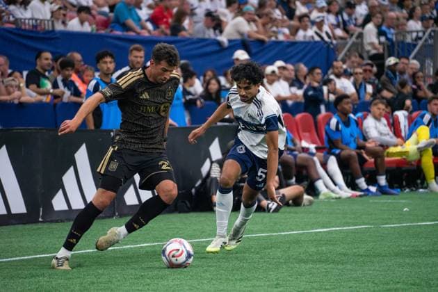 VANCOUVER, CANADA - AUGUST 1: Yevhen Cheberko of Los Angeles FC and Jeevan Badwal of Vancouver Whitecaps FC battles for the ball during the Major League Soccer match between Vancouver Whitecaps FC and Los Angeles FC at BC Place Stadium on August 1, 2026 in Vancouver, British Columbia, Canada.  Copyright: xAmyxElle SPPx Sportspressphoto_SPR199367
