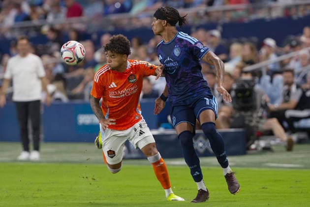 August 1, 2026, Kansas City, Kansas, USA: Houston Dynamo FC forward LAWRENCE ENNALI 11 (l) heads the ball for the defense against Sporting KC forward CAPITA CAPEMBA 7 (r) during the second half of the game at Sporting Park in Kansas City, KS, on August 1, 2026. Kansas City USA - ZUMAh139 20260801_zap_h139_001 Copyright: xSerenaxS.Y.xHsux