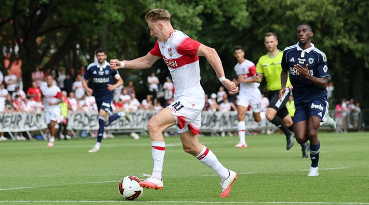 2026.08.01, Deutschland, Stuttgart, Fußball VfB Stuttgart vs. Paris FC, Chris Führich (VfB, vorn) *** August 1, 2026, Germany, Stuttgart, Soccer: VfB Stuttgart vs. Paris FC, Chris Führich (VfB), in the foreground