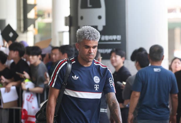 SKO, Luis Diaz (Bayern Muenchen 14), FC Bayern Muenchen landet in Jeju (Suedkorea), Saison 2026-27, 02.08.2026 SKO, FC Bayern Muenchen landet in Jeju (Suedkorea), Saison 2026-27, 02.08.2026 Jeju *** SKO, Luis Diaz Bayern Munich 14, FC Bayern Munich arrives in Jeju, South Korea, 2026–27 season, February 8, 2026 SKO, FC Bayern Munich lands in Jeju, South Korea, 2026–27 season, February 8, 2026, Jeju Copyright: xEibner-Pressefotox JNL