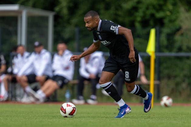 Testspiel 26 27 - VfL Osnabrück - SV Meppen am 01.08.2026 bei Blau Weiss Schinkel in Osnabrück Erik Zenga (Meppen) am Ball. *** Friendly Match 26–27: VfL Osnabrück vs. SV Meppen on August 1, 2026, at Blau Weiss Schinkel in Osnabrück; Erik Zenga (Meppen) in possession MT