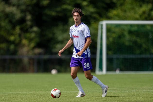 Testspiel 26 27 - VfL Osnabrück - SV Meppen am 01.08.2026 bei Blau Weiss Schinkel in Osnabrück Theo Janotta (Osnabrueck) am Ball. *** Friendly Match 26 vs. 27: VfL Osnabrück vs. SV Meppen on August 1, 2026, at Blau Weiss Schinkel in Osnabrück; Theo Janotta, Osnabrück, in control of the ball MT