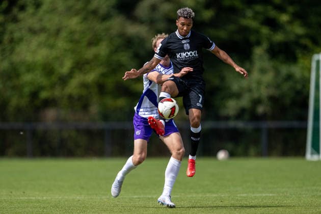 Testspiel 26 27 - VfL Osnabrück - SV Meppen am 01.08.2026 bei Blau Weiss Schinkel in Osnabrück Lukas Bornschein (Osnabrueck) im Zweikampf gegen Oliver Schmitt (Meppen) *** Friendly Match 26-27: VfL Osnabrück vs. SV Meppen on August 1, 2026, at Blau Weiss Schinkel in Osnabrück; Lukas Bornschein (Osnabrück) in a tackle against Oliver Schmitt (Meppen) MT